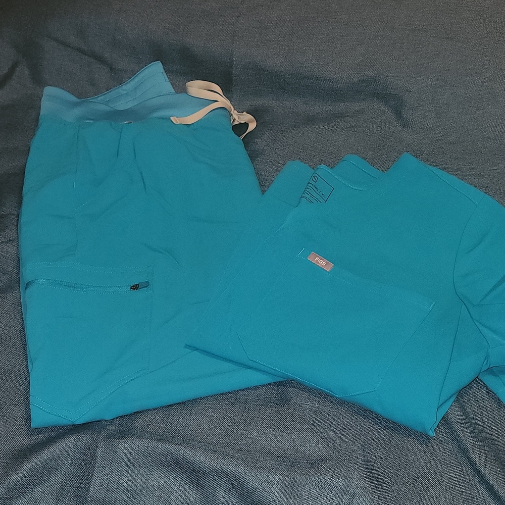 Teal Figs Scrub Set